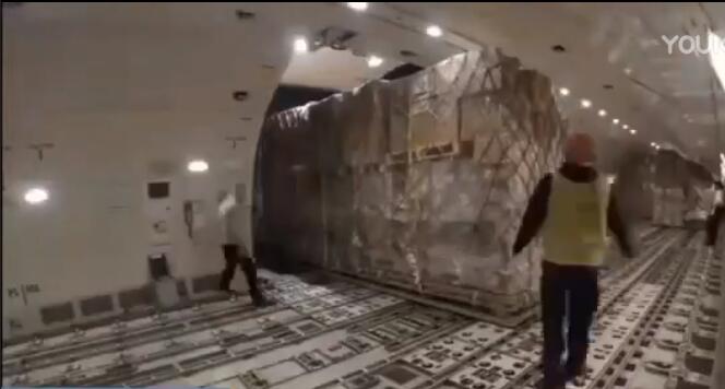 B777飛機(jī)裝板過程